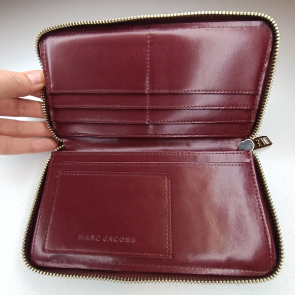 Marc Jacobs Handbags - Marc Jacobs Main Line Burgundy Oxblood Minimalist Leather Zip Wallet